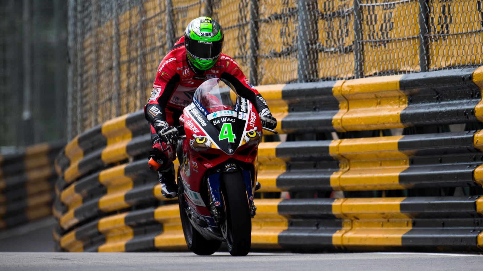 Macau GP: Irwin bags pole with record lap